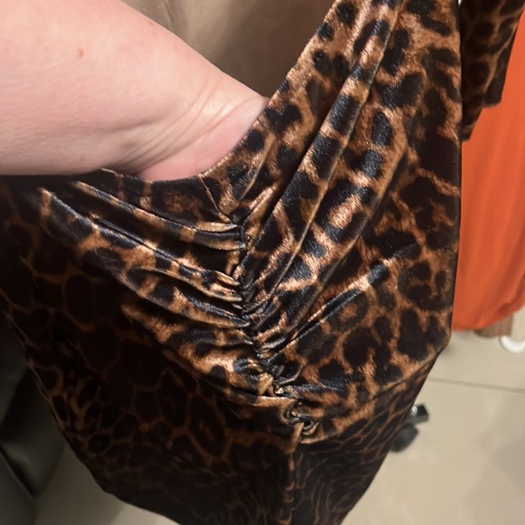 Symphony Cheetah Deep V-cut Dress - Picture 3 of 5